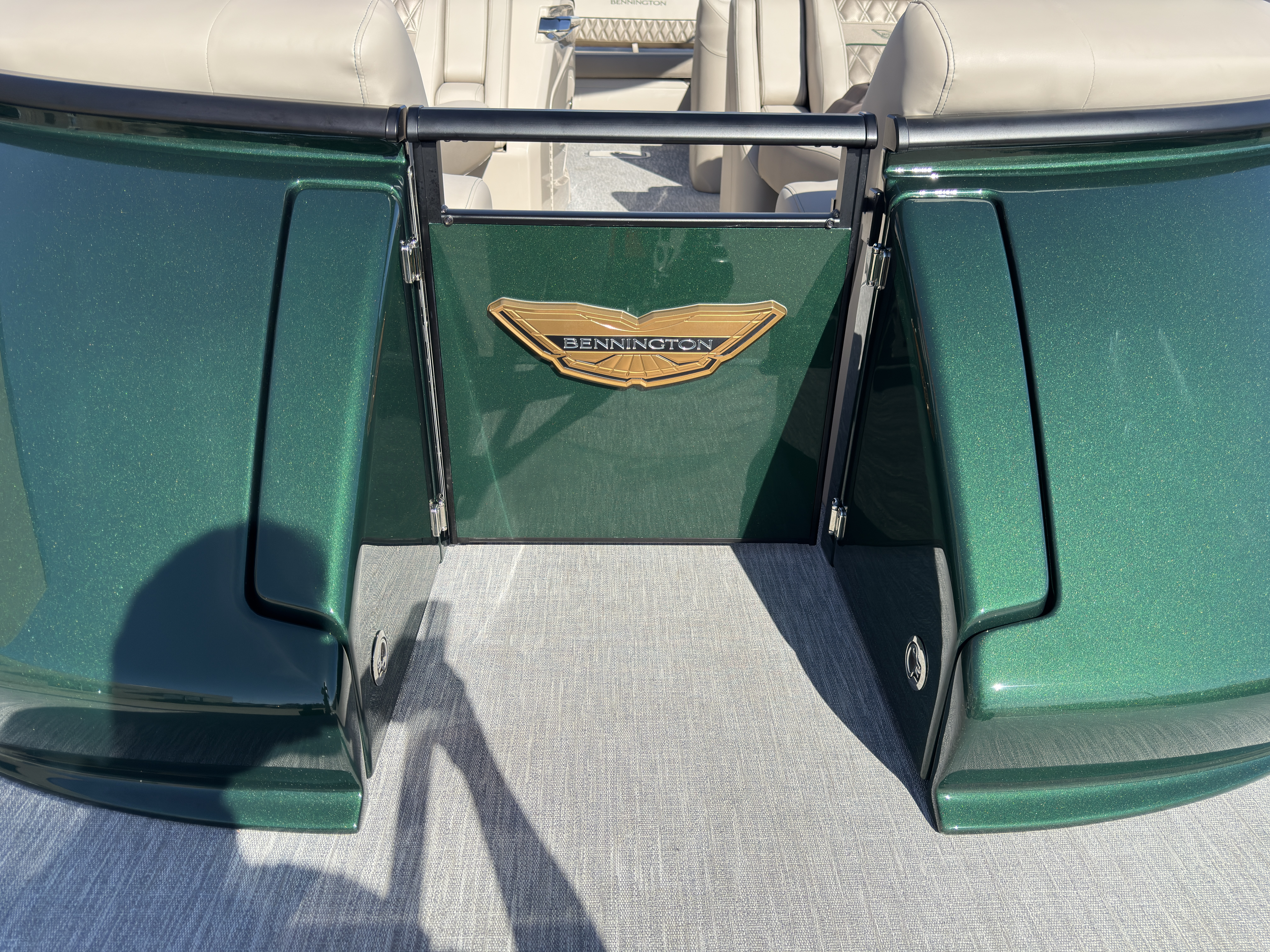2026 Bennington 25QXSBA 425HP V10 Tritoon Pontoon - Image 88