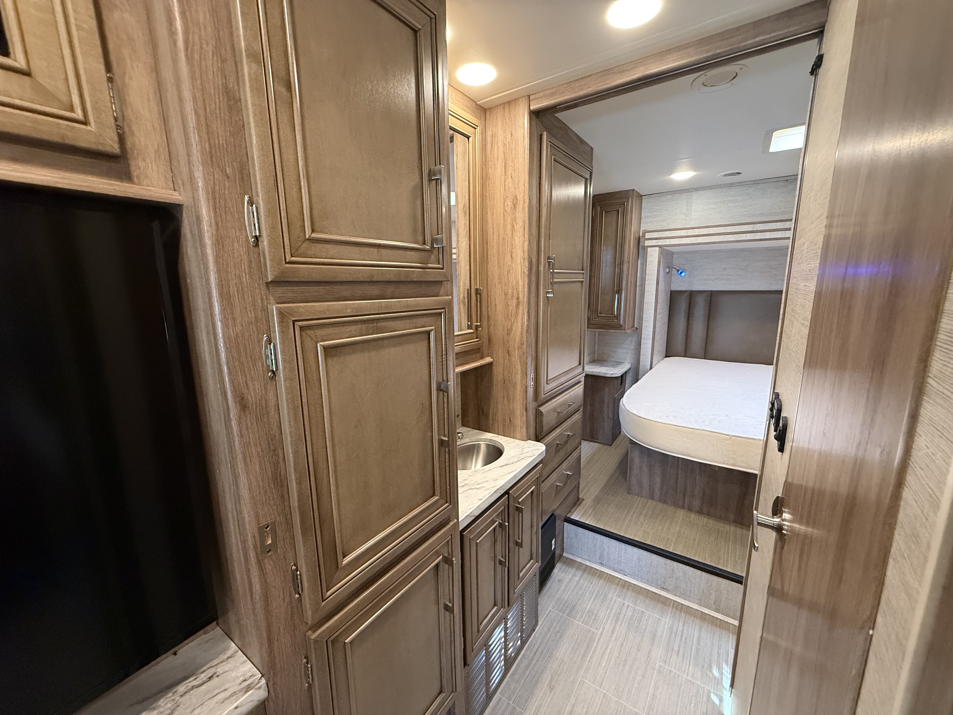 2021 Entegra Coach Odyssey 30Z - Image 16