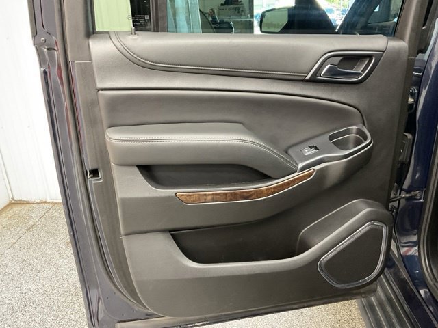 2019 Chevrolet Suburban 1500 Utility 4D LT 4WD - Image 19