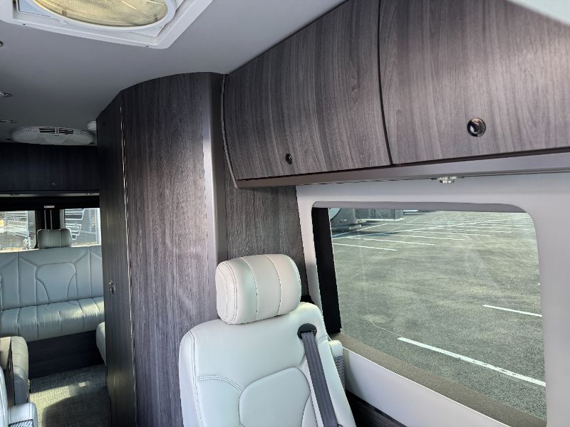 2023 Grech RV Strada-ion AWD Lounge - Image 6