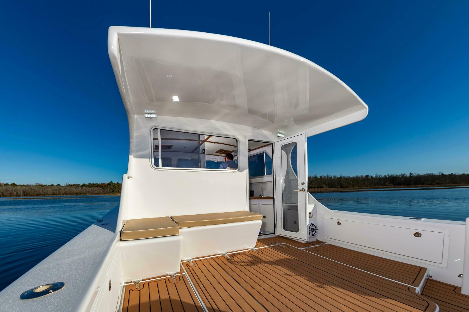 2024 Custom Chesapeake Bay Built Custom 33' - Image 14