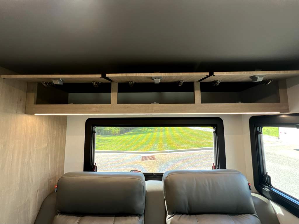 2027 Grand Design Lineage Series M 25FW - Image 8
