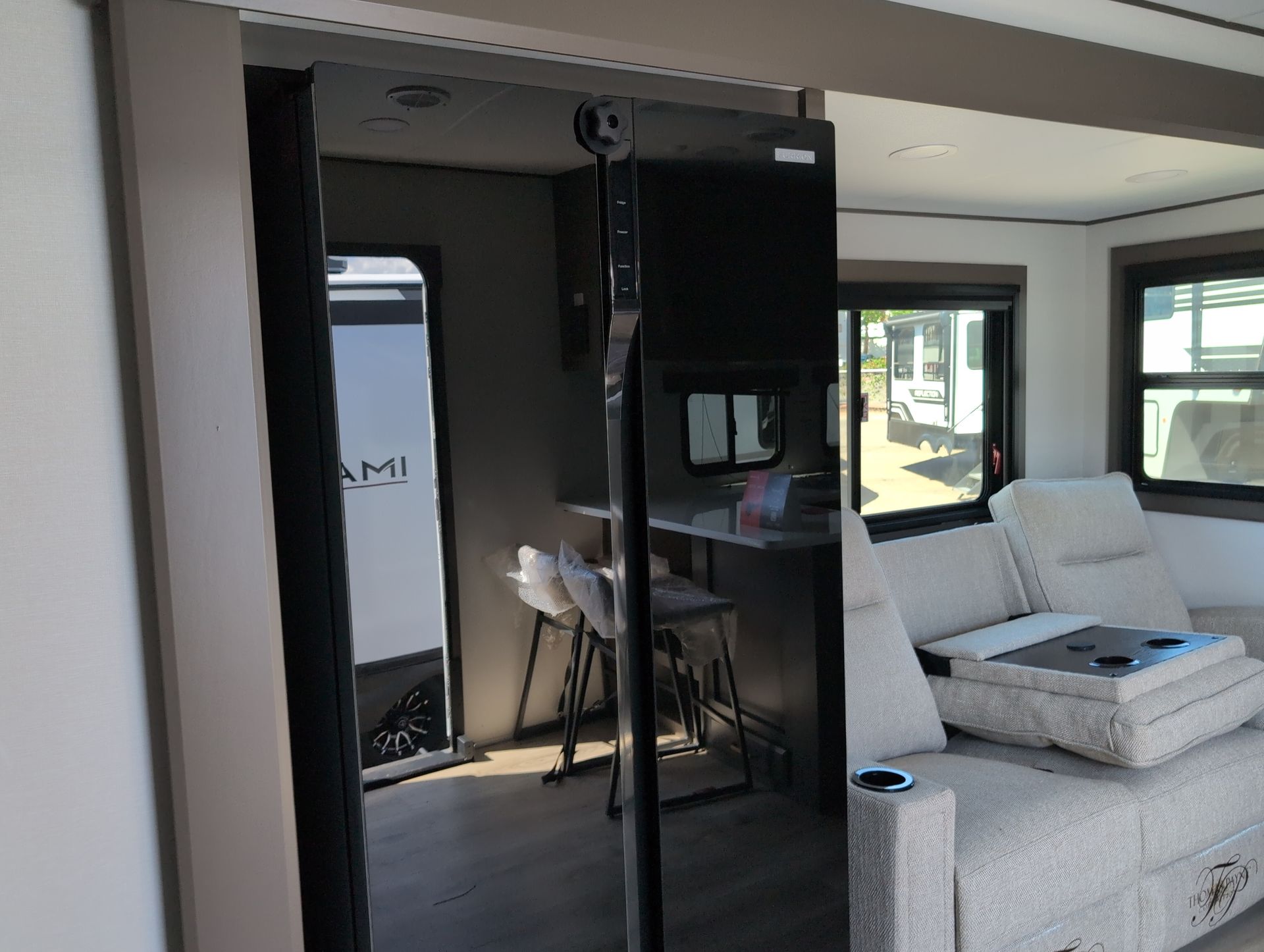 2027 Grand Design Reflection Travel Trailer 322FKTS - Image 18