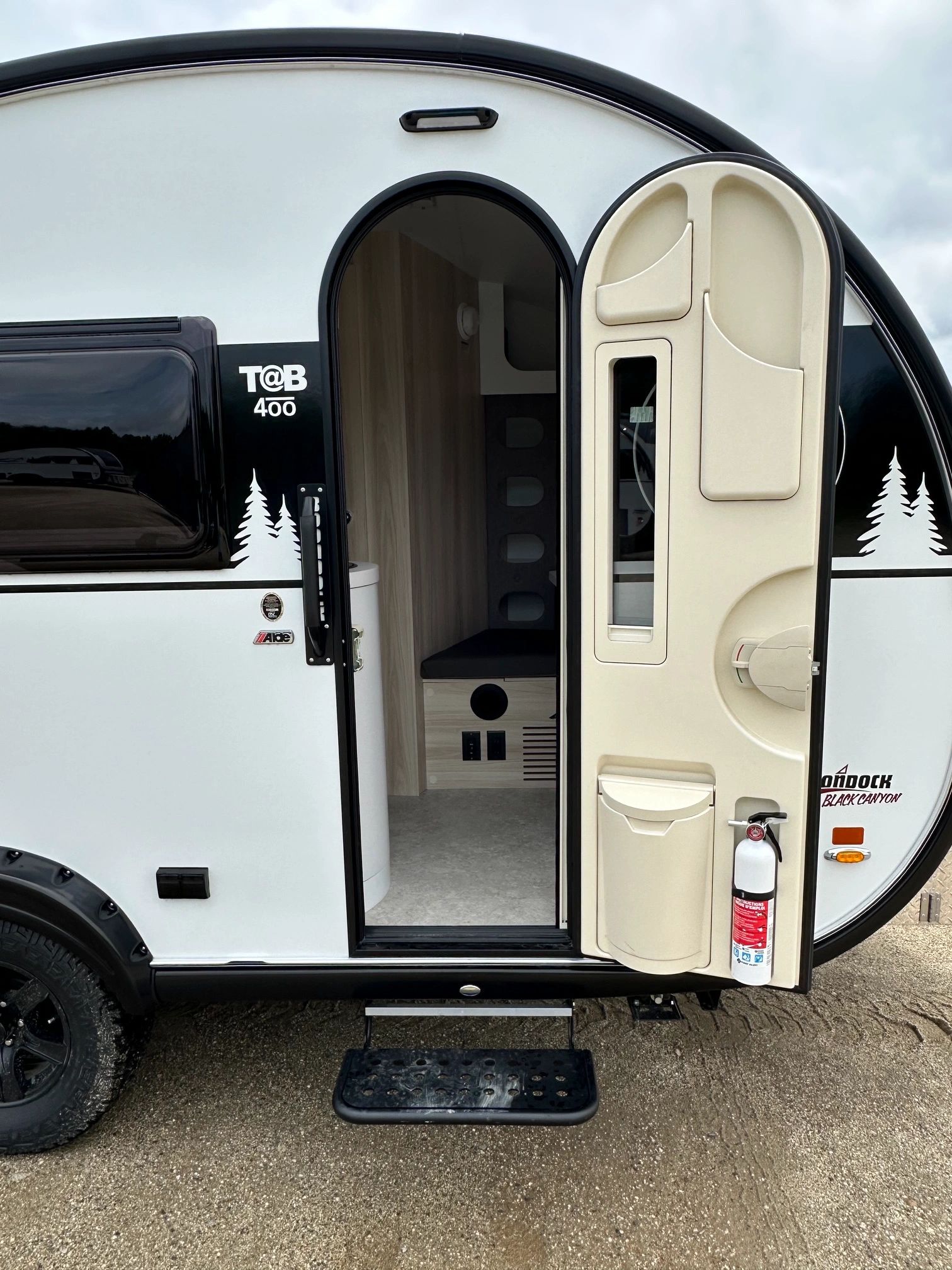 2026 NuCamp TAB 400 Boondock Black Canyon - Image 3