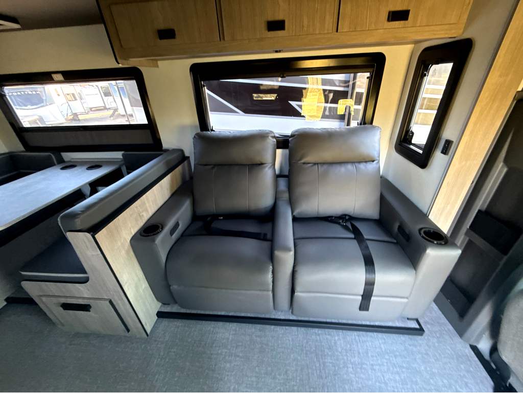 2027 GRAND DESIGN LINEAGE SERIESE 30DC - Image 20