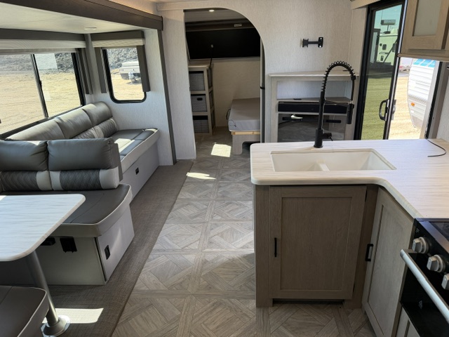 2024 SALEM PLATINUM SERIES 36VBDSX - Image 38