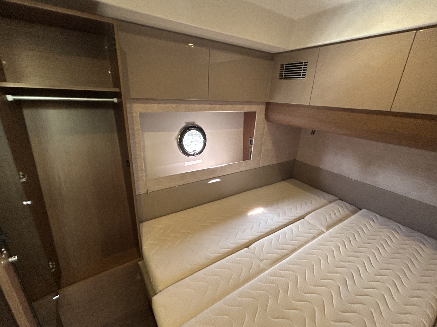 2018 Beneteau GRAN TURISMO 50 - Image 30