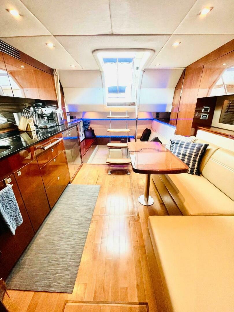 2010 Sea Ray 450 Sundancer - Image 22