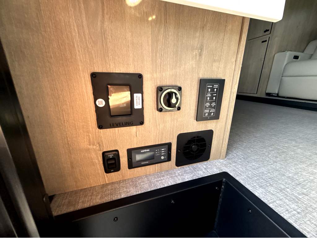 2027 Grand Design Lineage Series M 25FW - Image 32