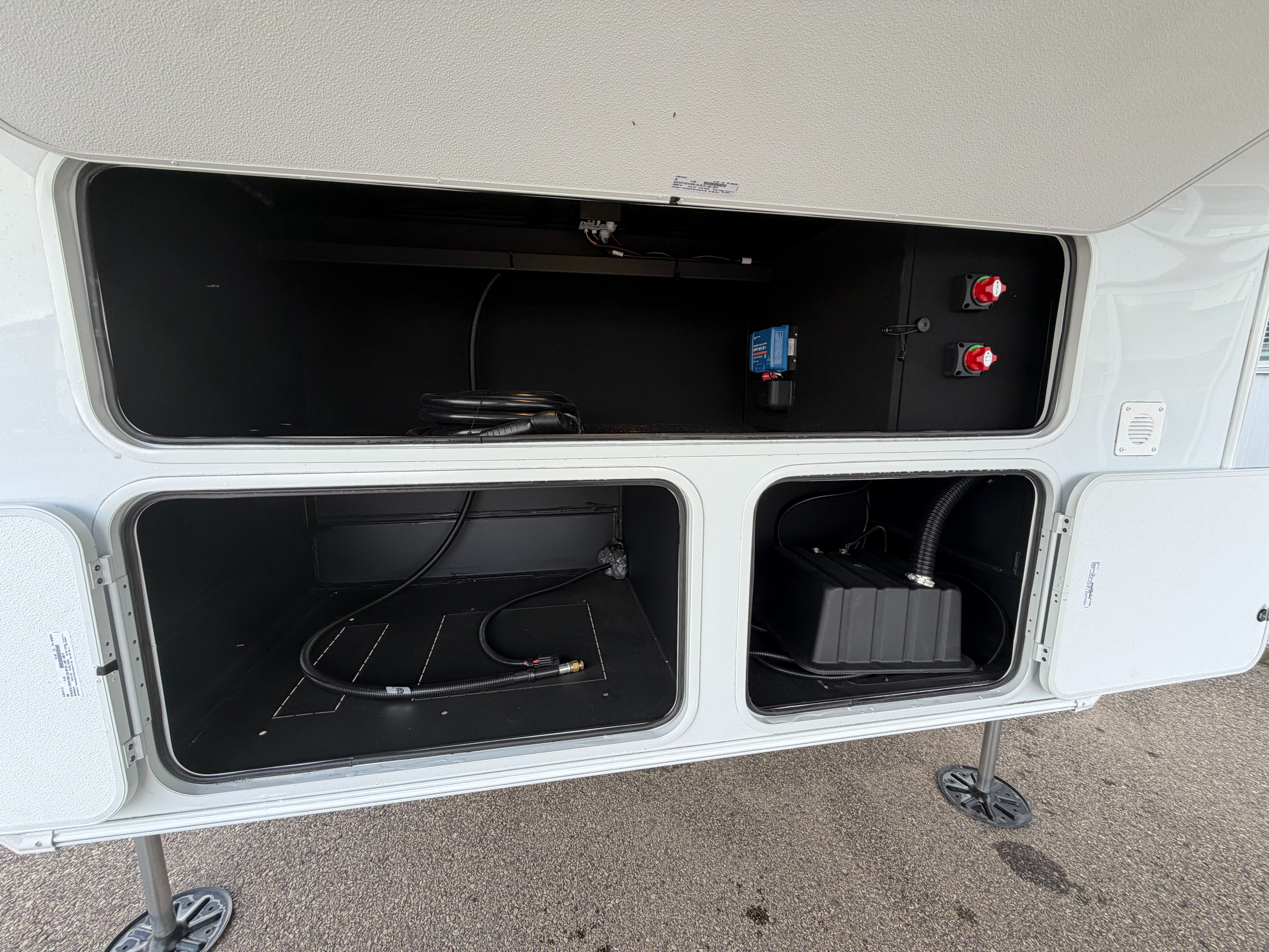 2027 Alliance RV Paradigm 310RL - Image 7