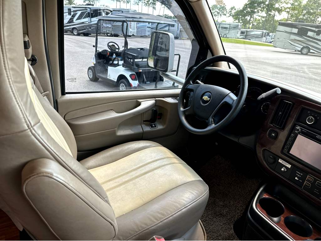 2013 COACHMEN CONCORD 300TS - Image 20