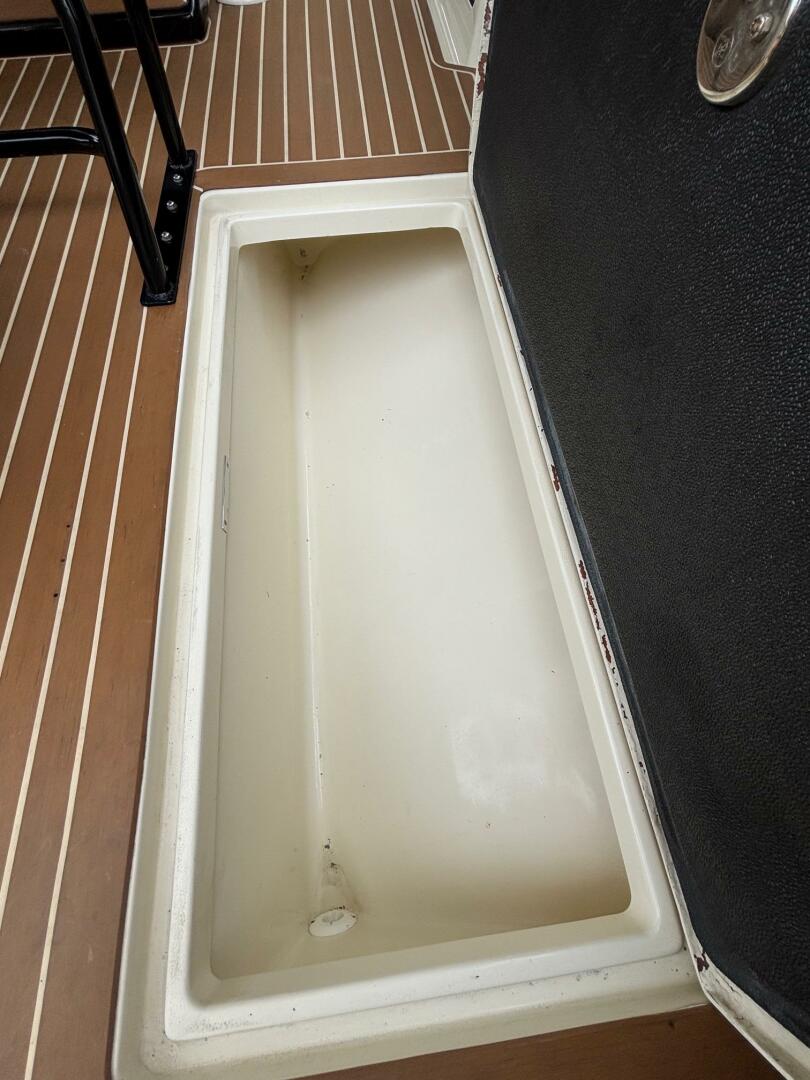2013 Statement 35 Center Console - Image 22