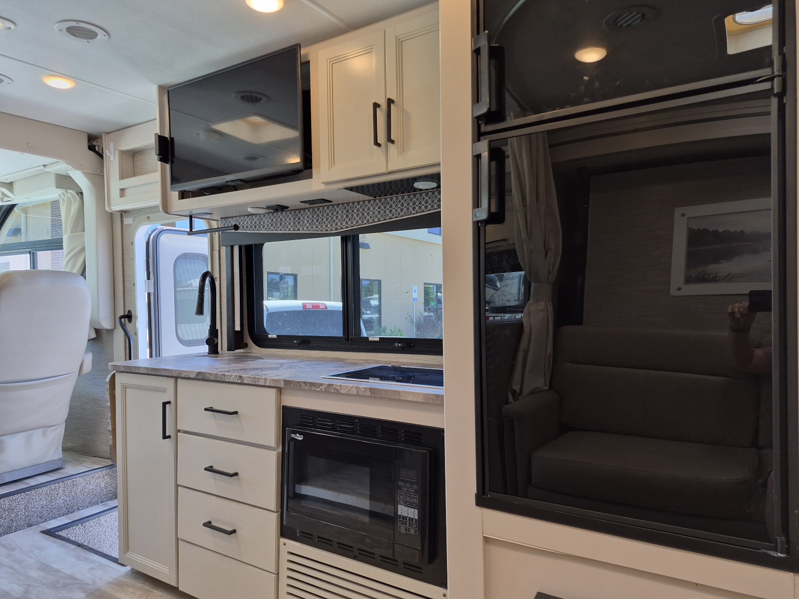 2023 Thor Motor Coach Vegas 24.4 - Image 10