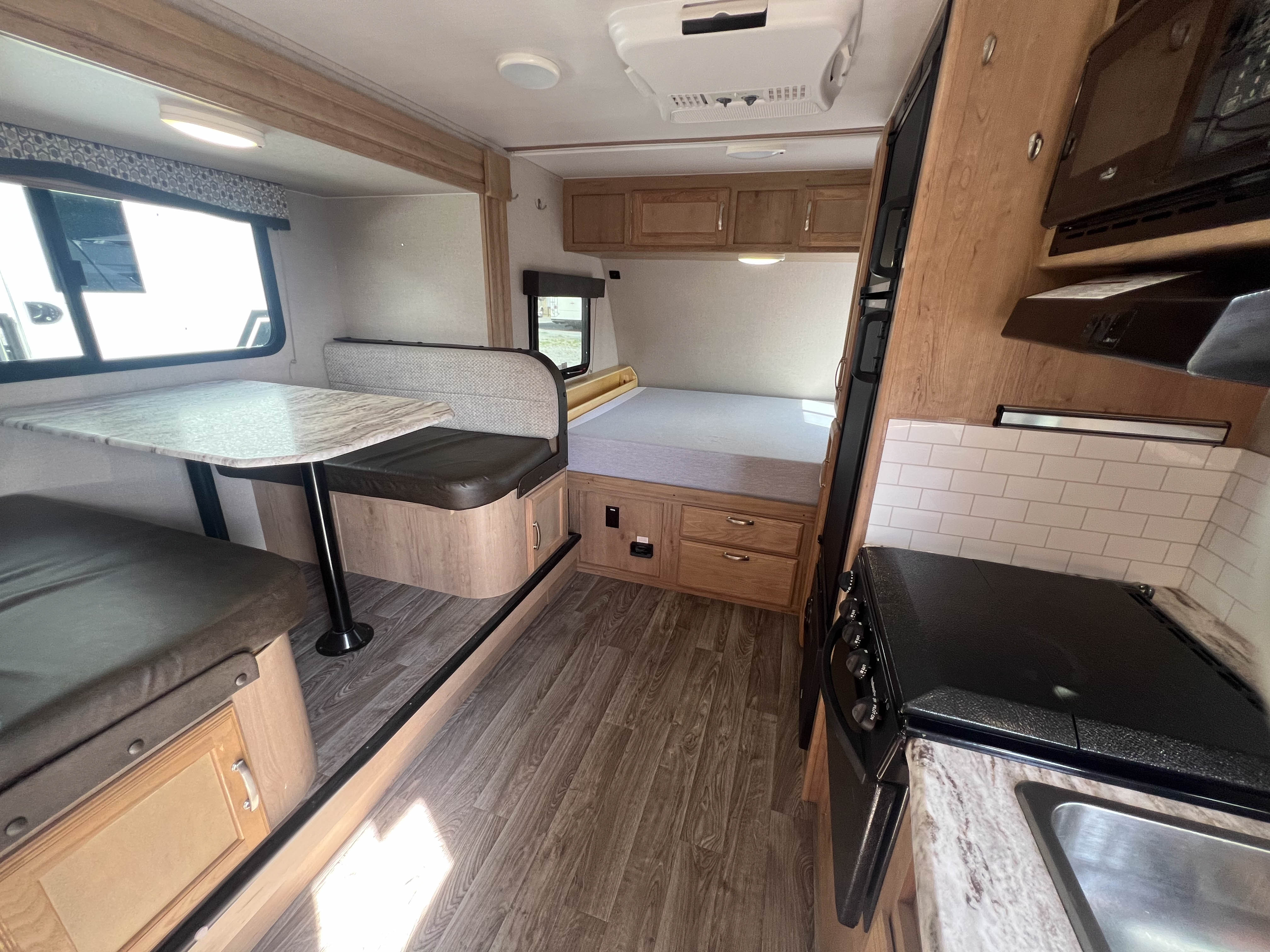 2020 Winnebago Micro Minnie 1808FBS - Image 3