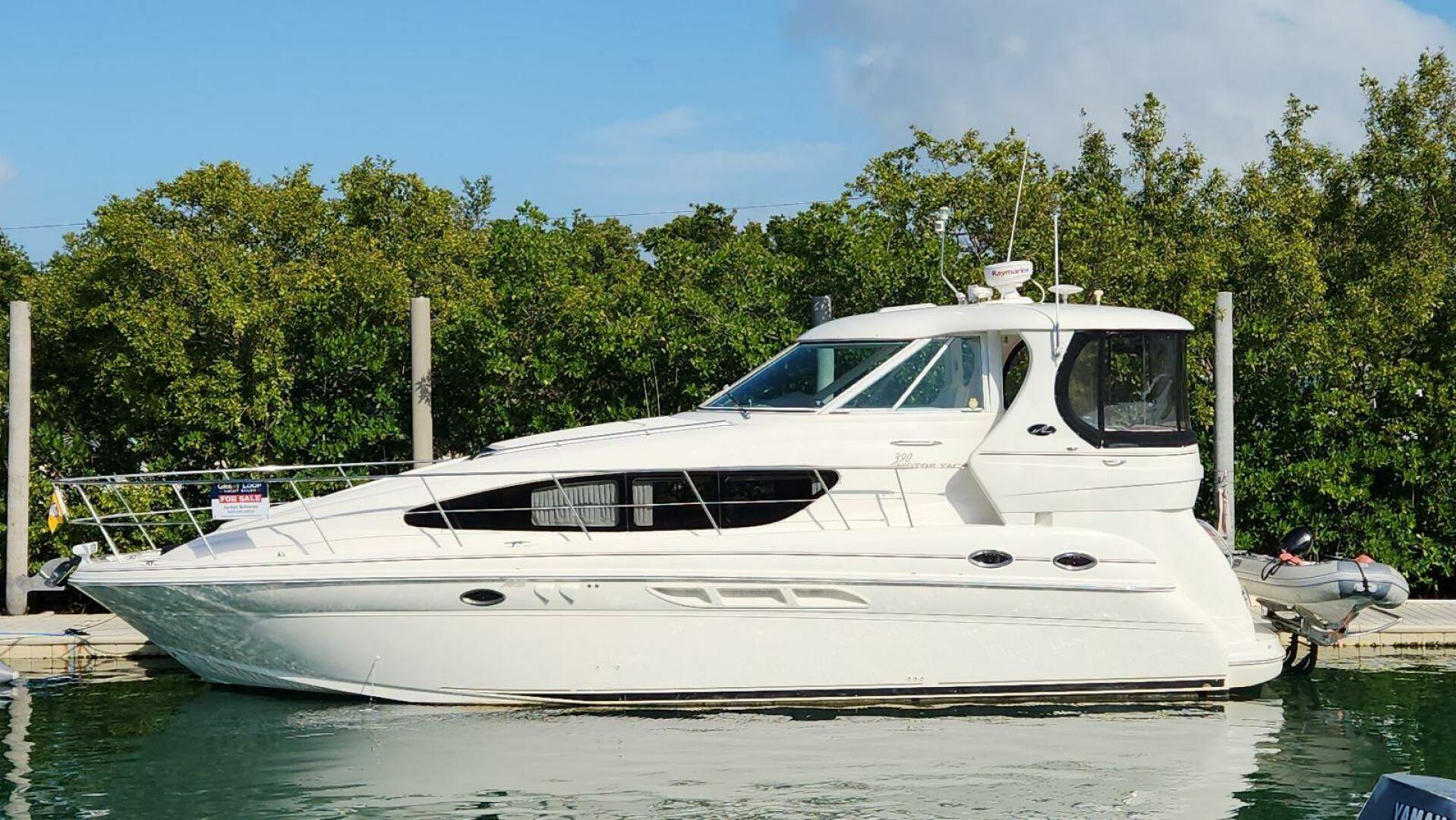 2004 Sea Ray 390 Motor Yacht - Image 2