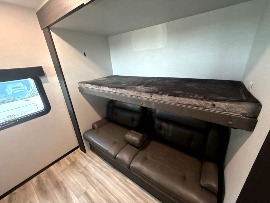 2027 VENTURE RV SPORTTREK 354VBH - Image 24