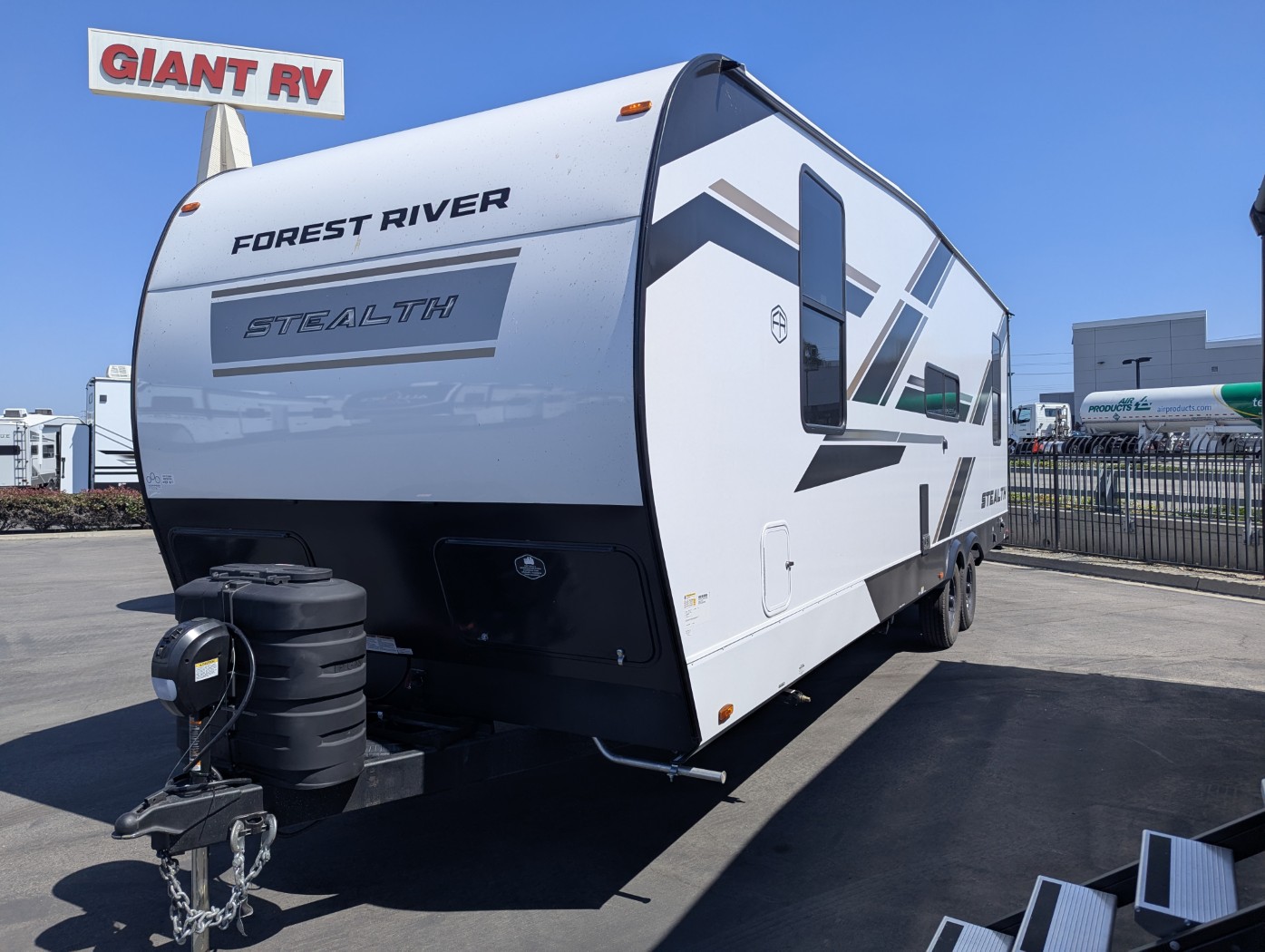 2027 FOREST RIVER STEALTH SFT2730 - Image 3