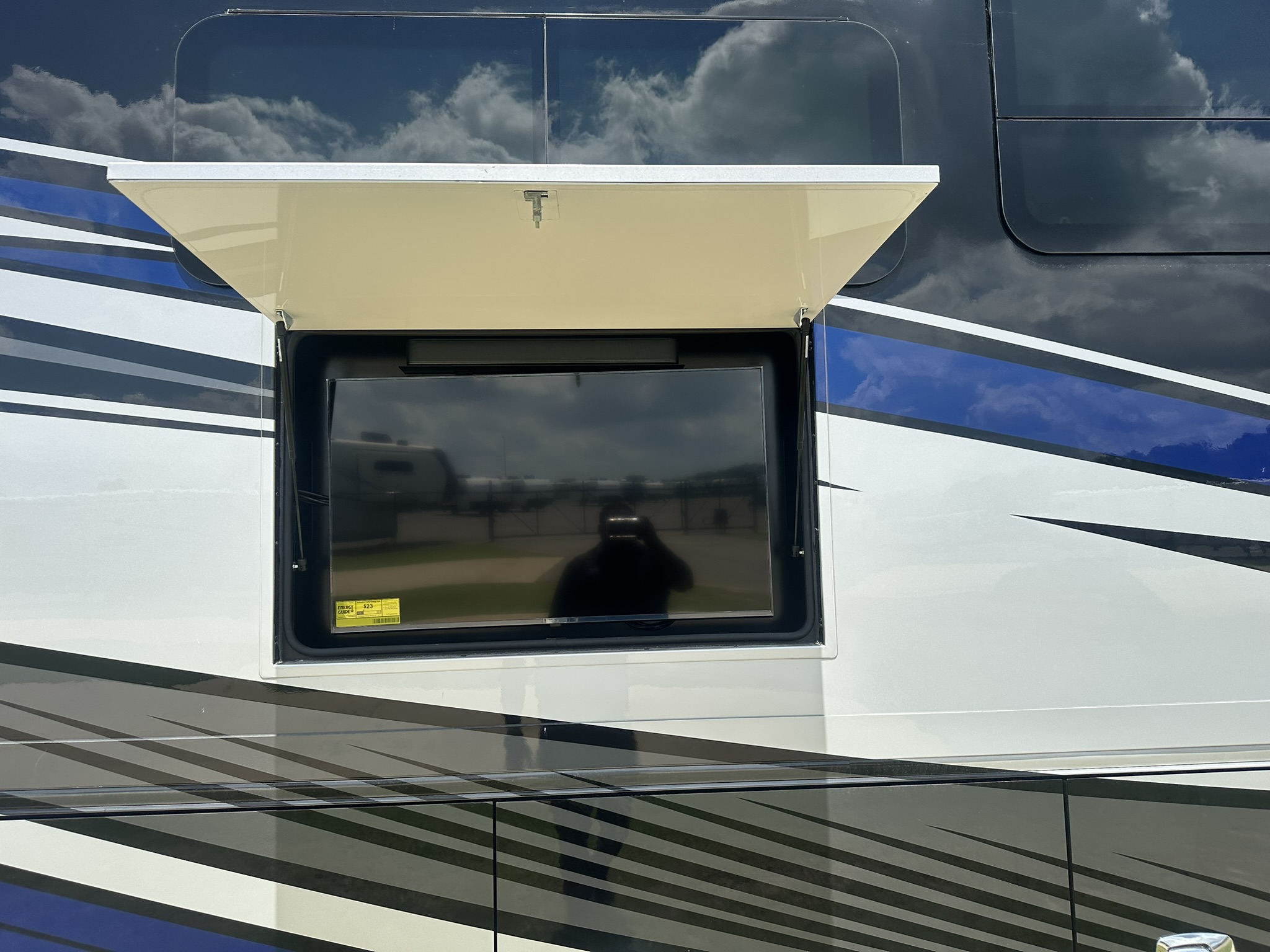 2026 TIFFIN PHAETON 40 IH - Image 12