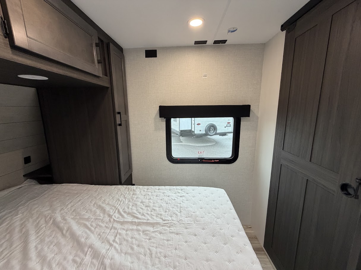 2026 VENTURE RV SPORTTREK STINGER 232VRL - Image 45