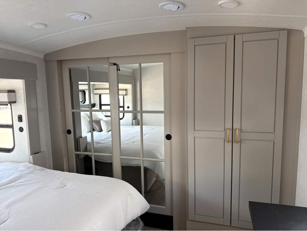 2027 JAYCO NORTH POINT 381CKRE - Image 25