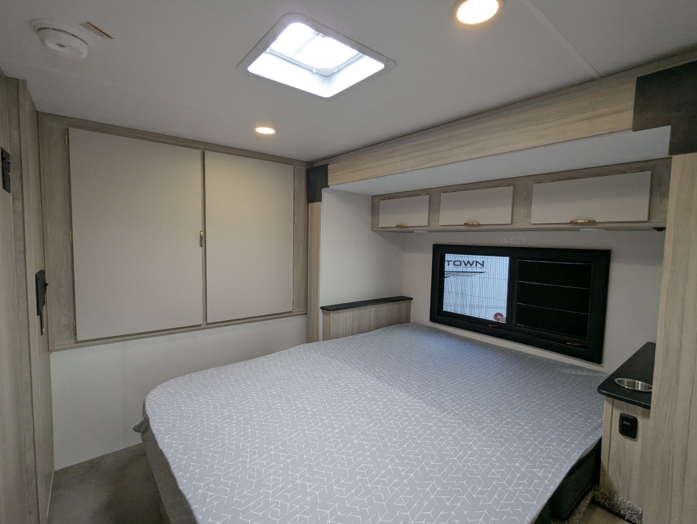 2027 Coachmen Cross Trail 26XG - Image 21