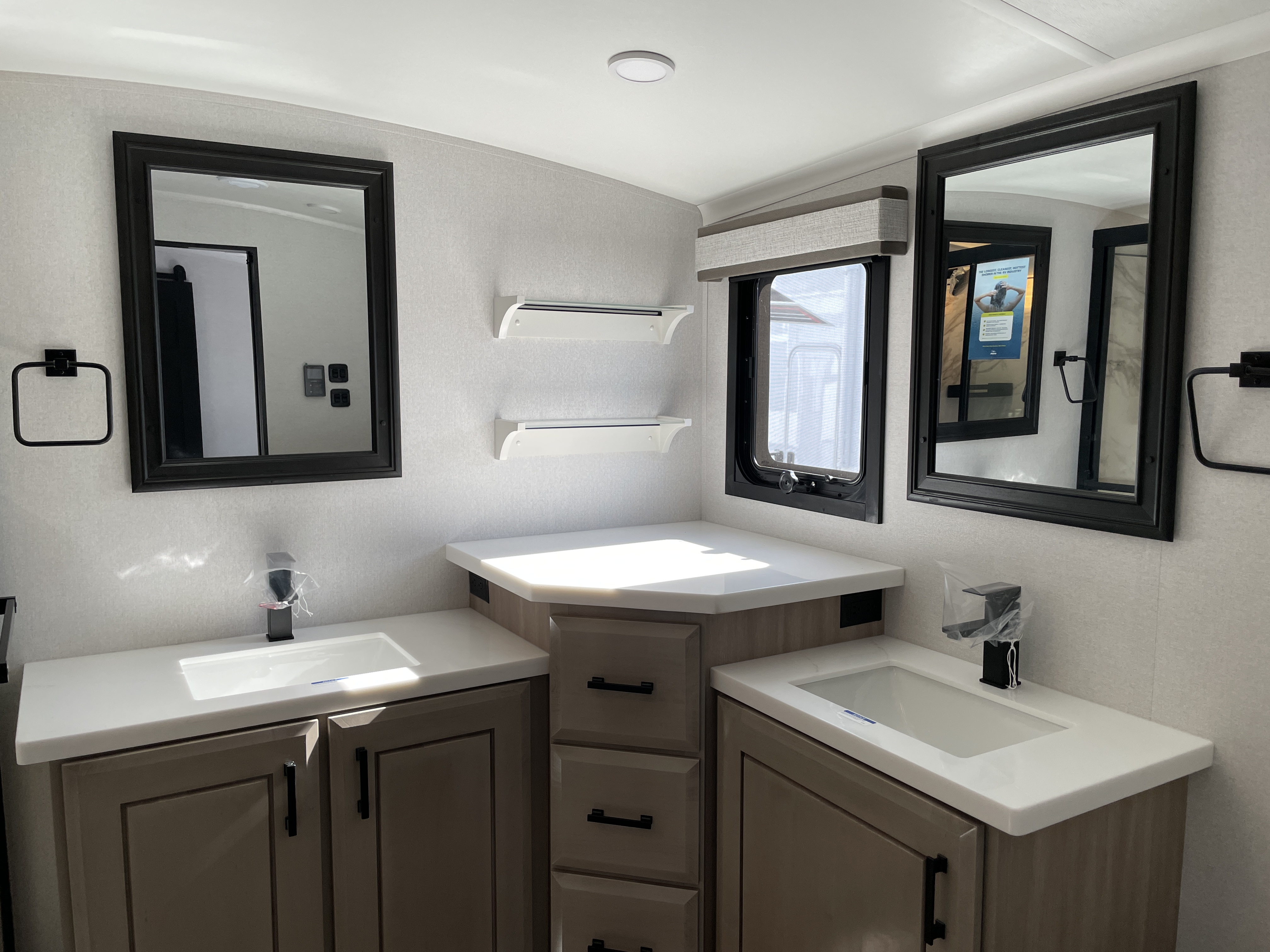 2027 Jayco Pinnacle 39FLOK - Image 26