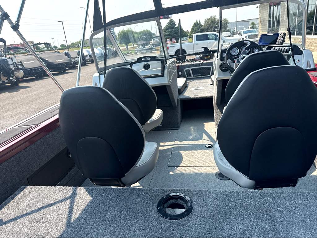 2018 Tracker Targa V18 - Image 13