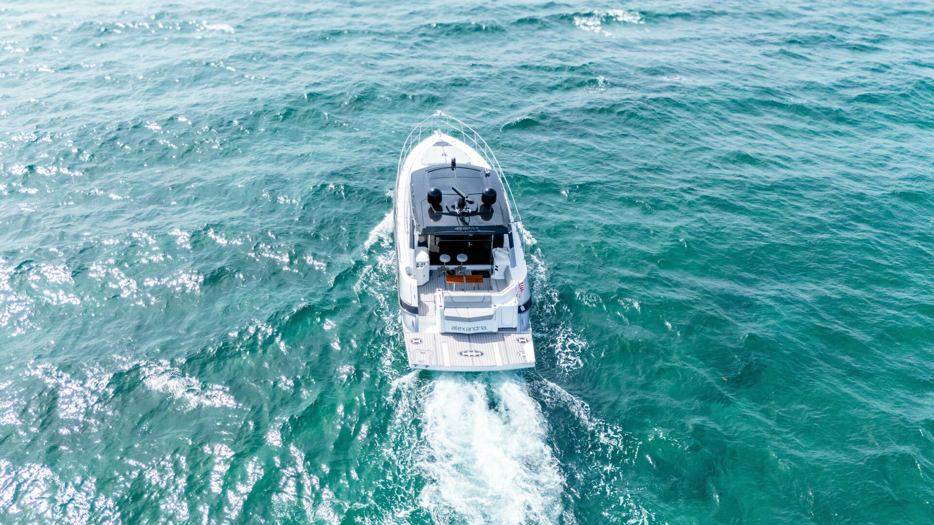 2014 Cruisers Yachts 45 Cantius - Image 8