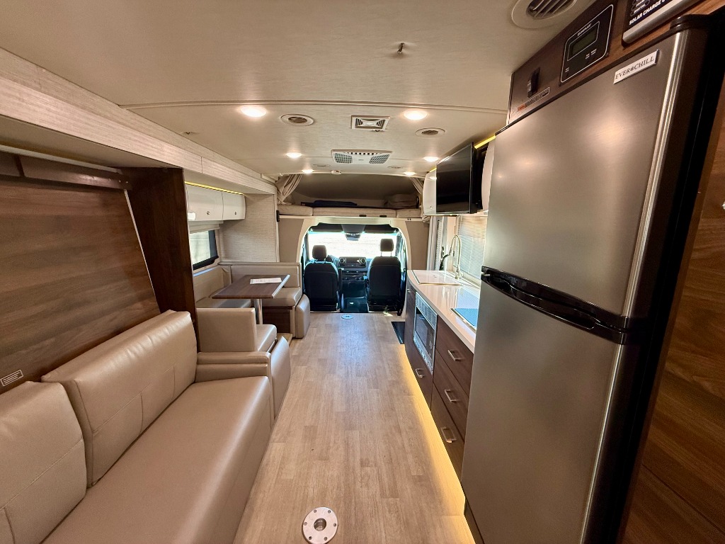 2020 Winnebago View 24D - Image 12