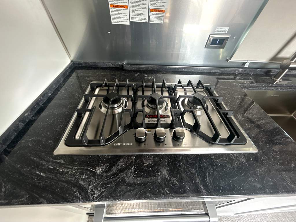 2027 AIRSTREAM CLASSIC 28RBT - Image 28