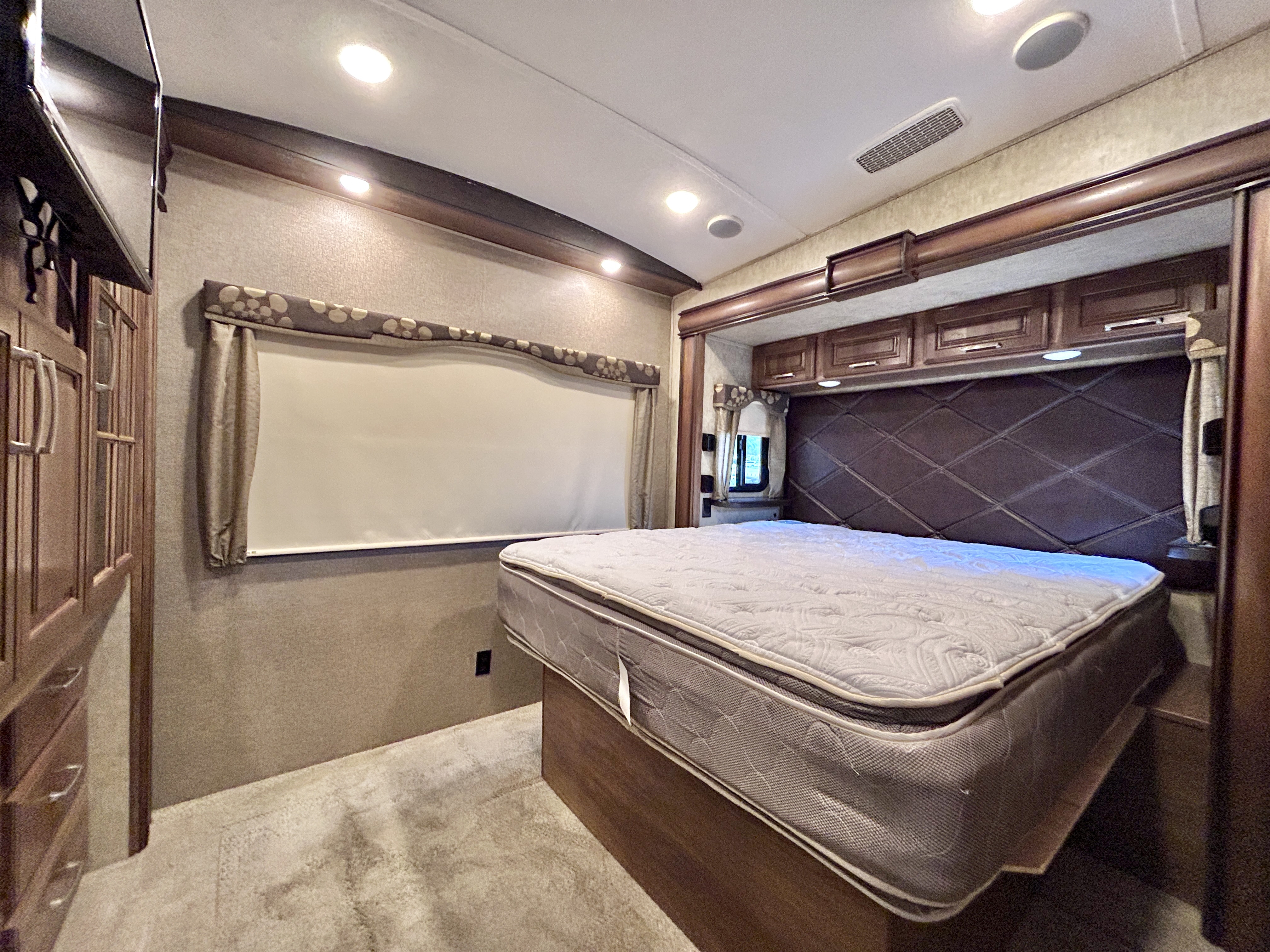 2017 Keystone Montana 3820FK - Image 10