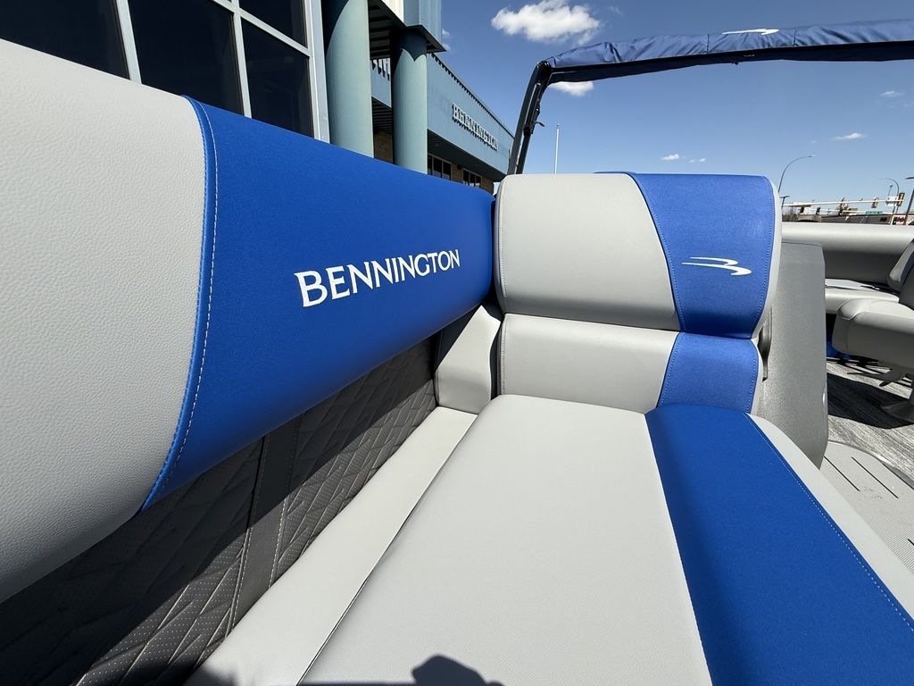 2025 Bennington 22 SSB Swingback Tri-Toon Pontoon - Image 36