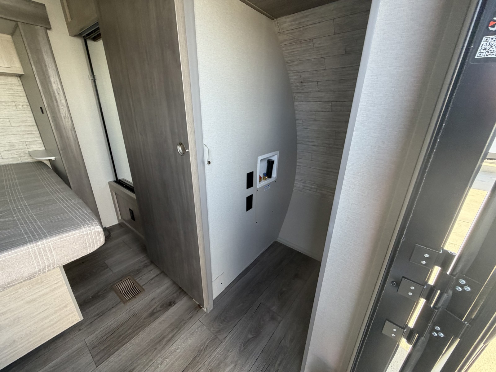 2026 COACHMEN 333DORM - Image 17