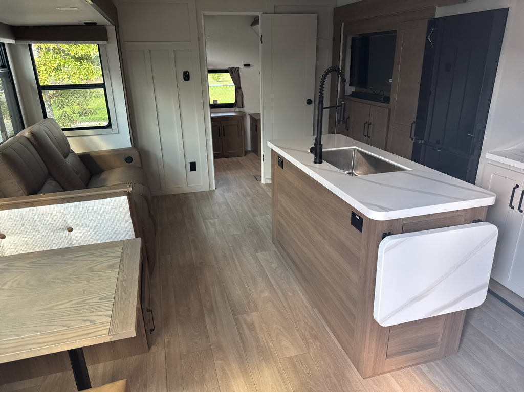 2027 VENTURE RV SPORTTREK 343VIB - Image 14