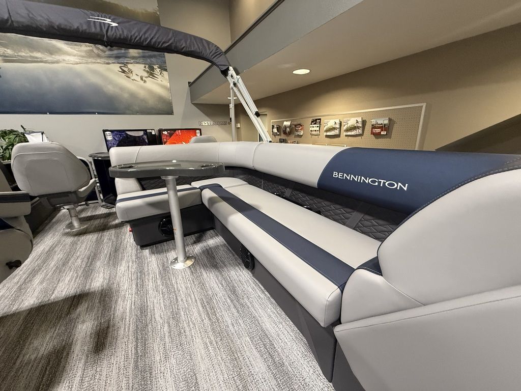 2026 Bennington 22SF TriToon Pontoon - Image 13