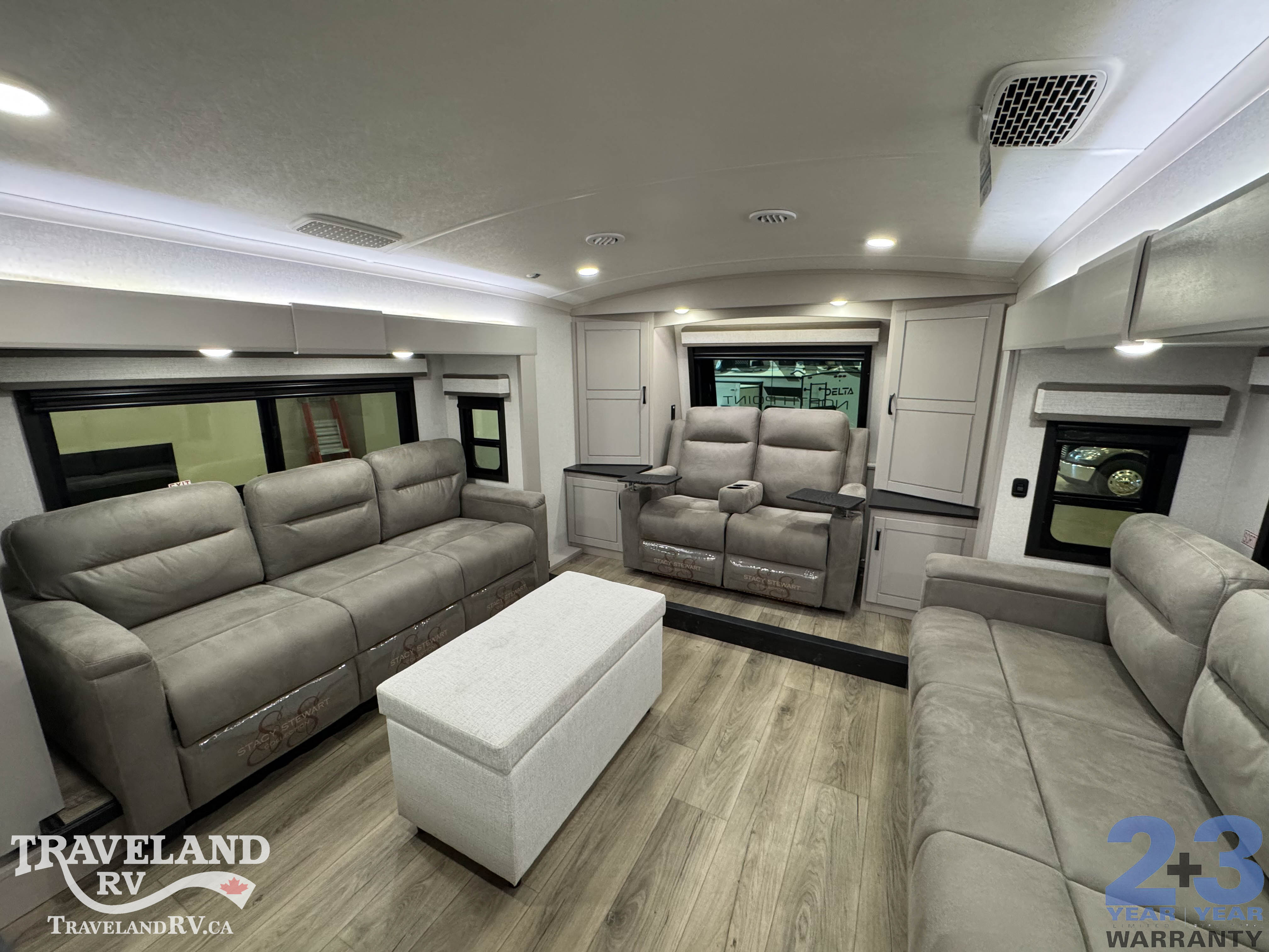 2026 Jayco North Point 382FLRB - Image 9