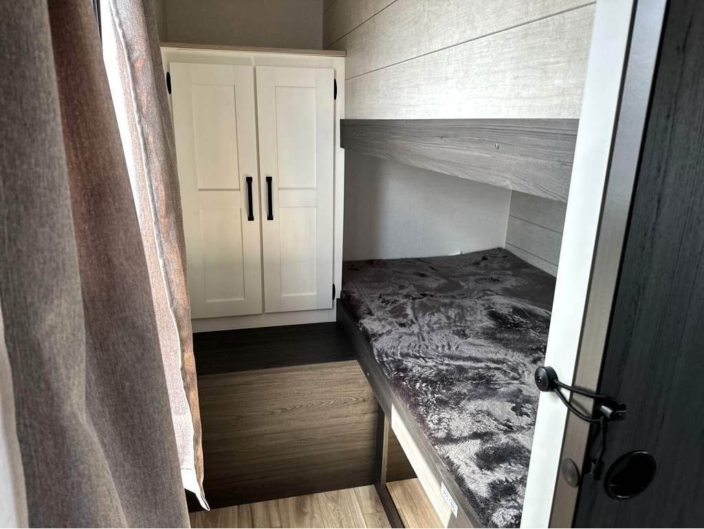 2027 VENTURE RV SIENNA 311VDB - Image 19