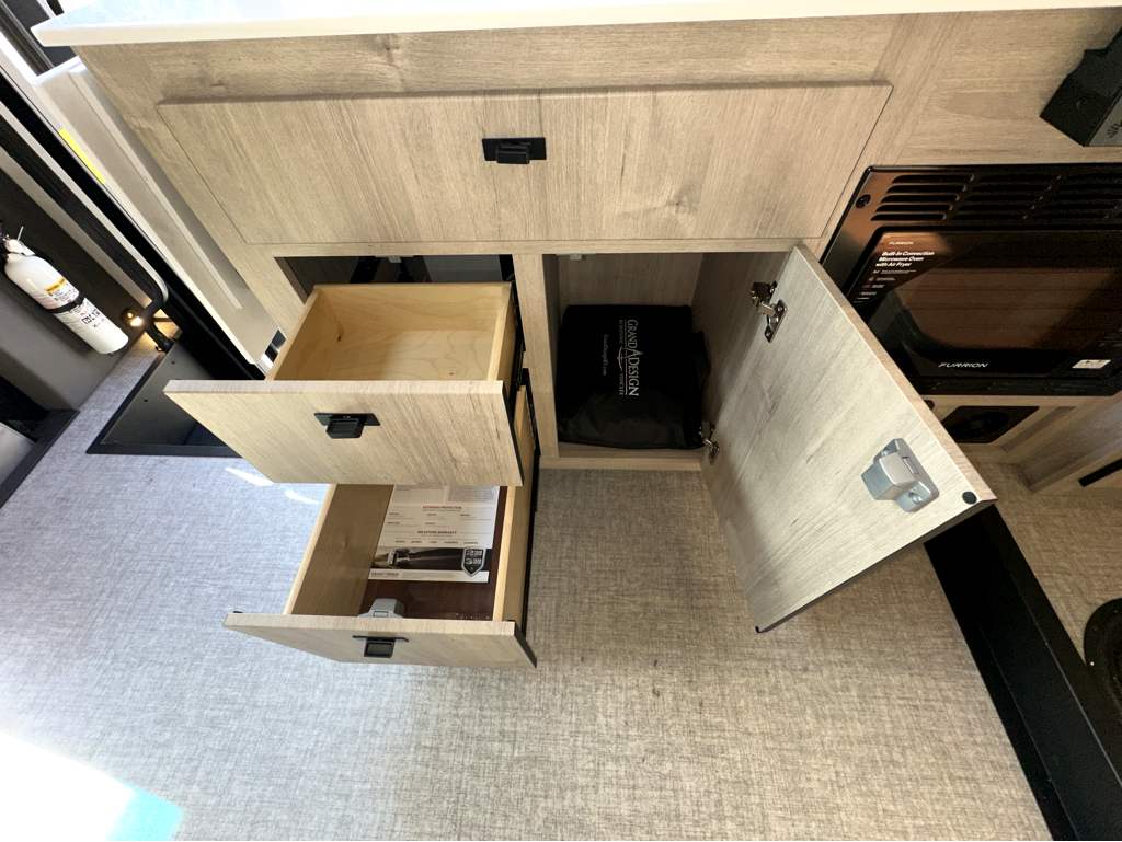 2026 Grand Design Lineage Series M 25TK - Image 21