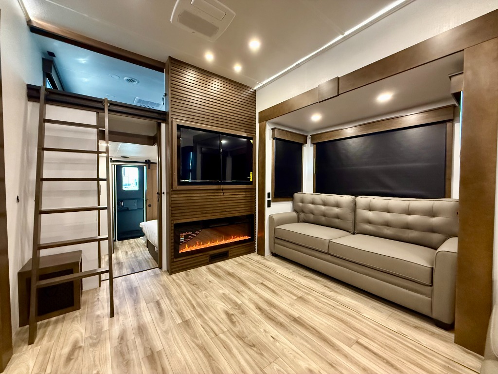 2027 High Country 391TB - Image 11