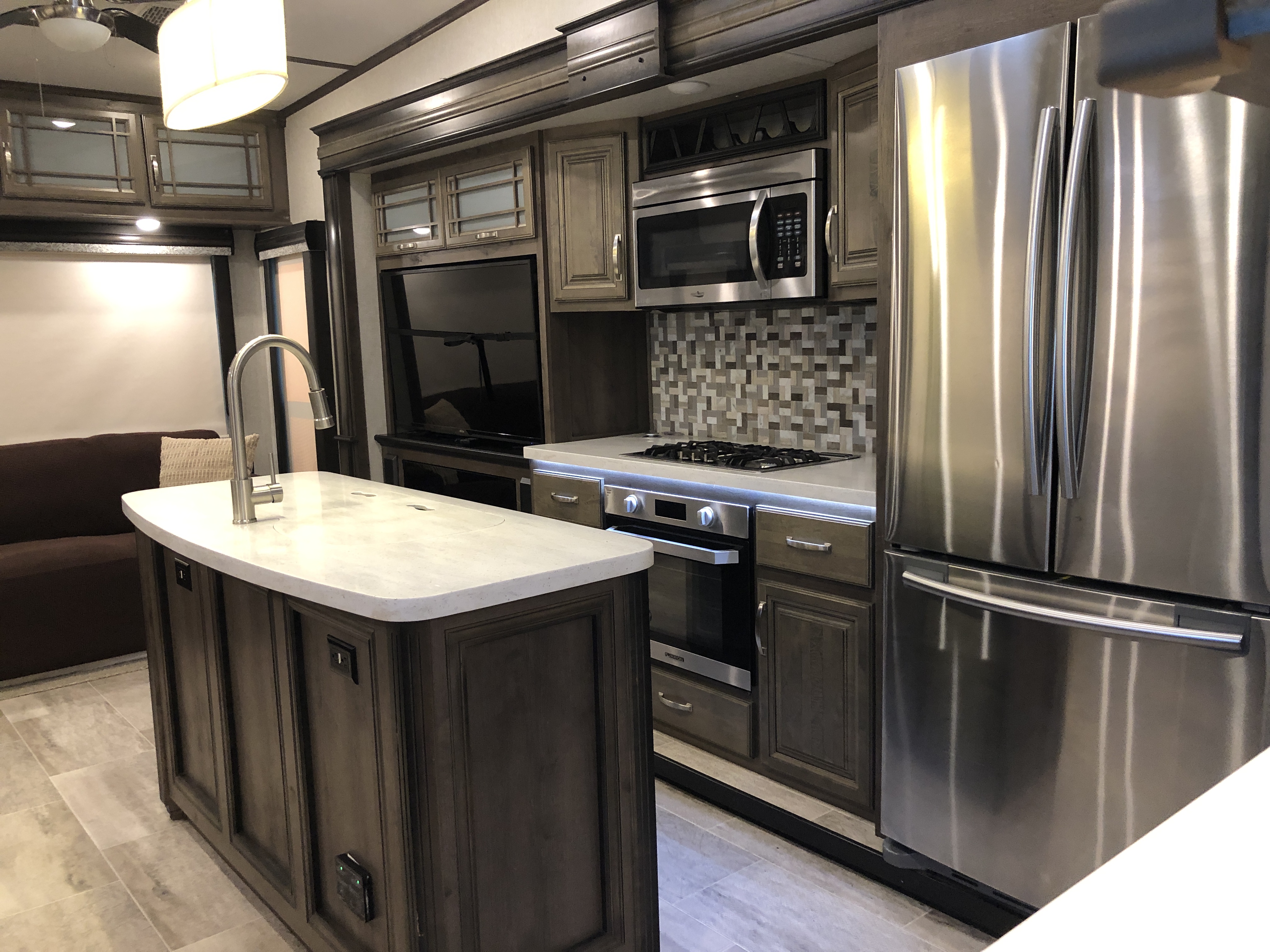 2019 Keystone Montana 3121RL - Image 9