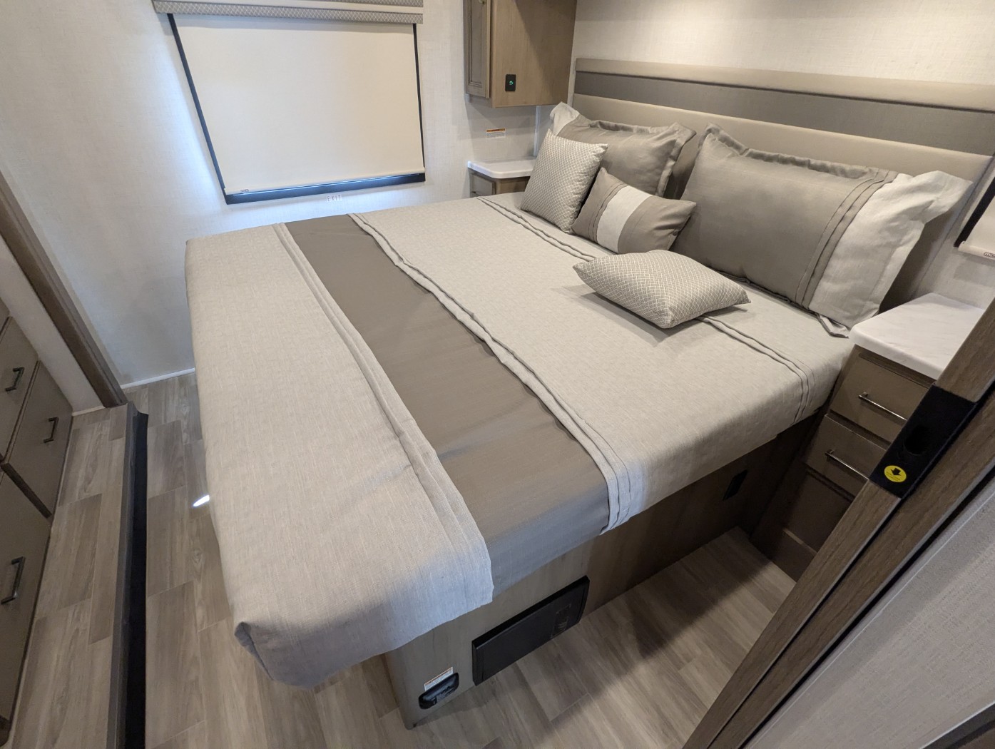 2026 Thor Motor Coach Windsport 35R - Image 27