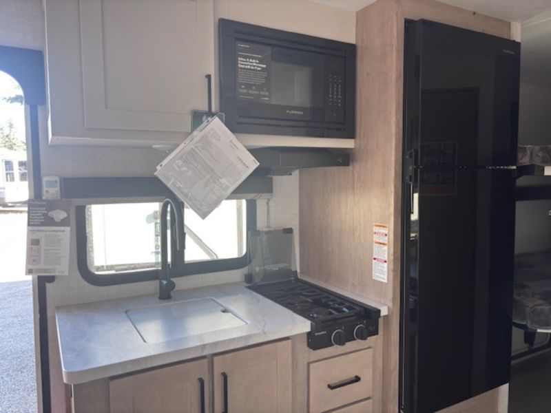 2026 Ember RV E-Series 19ETS - Image 5
