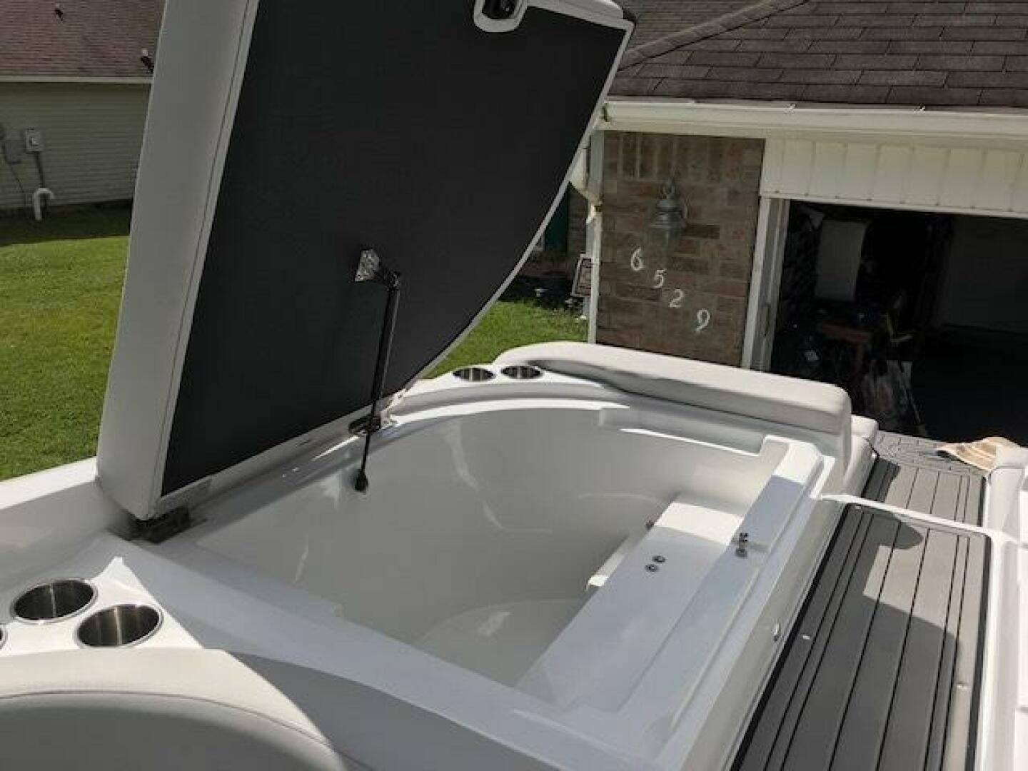 2018 Rinker 29QX - Image 15