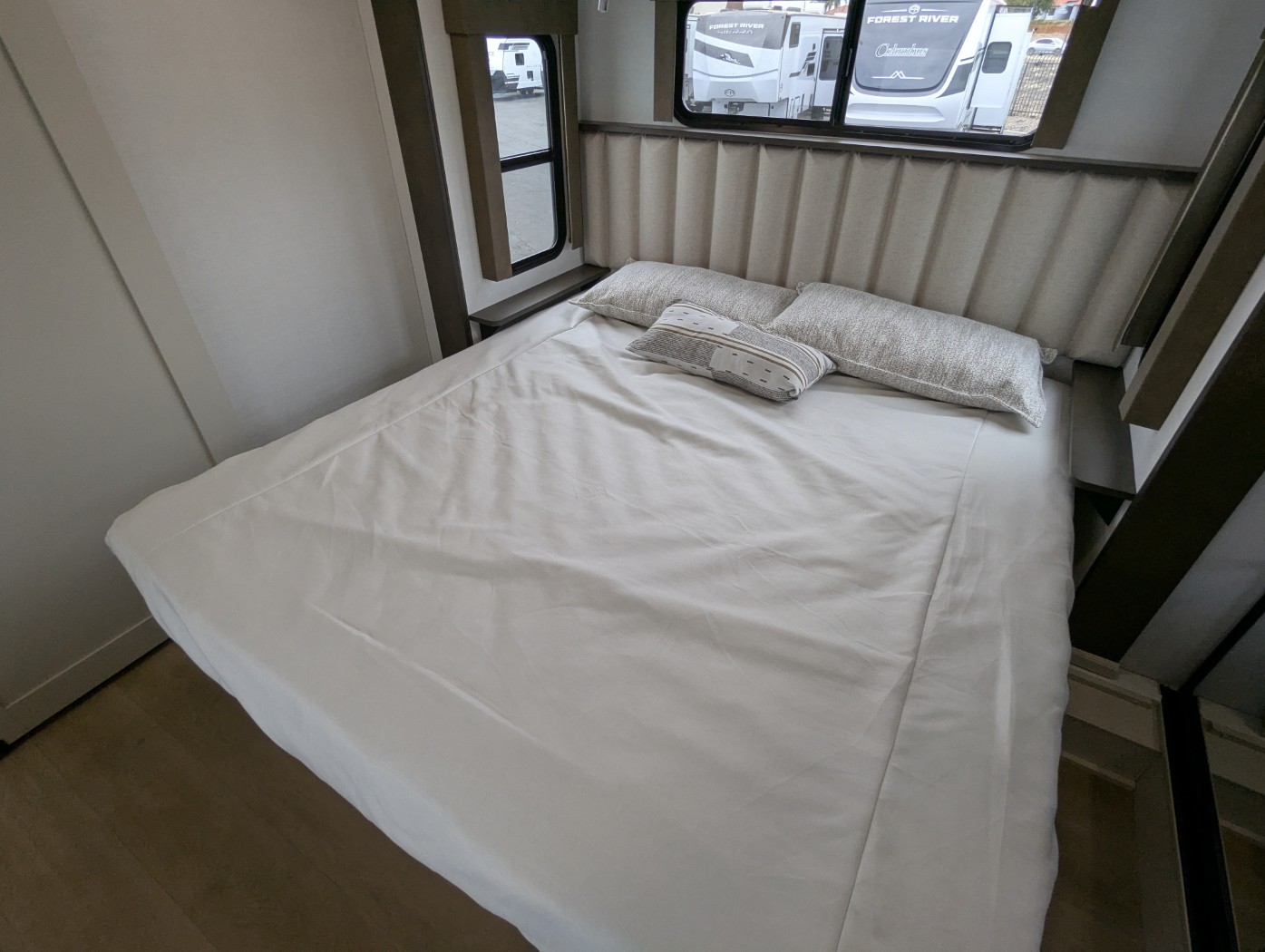 2027 Alliance RV Paradigm 310RL - Image 25