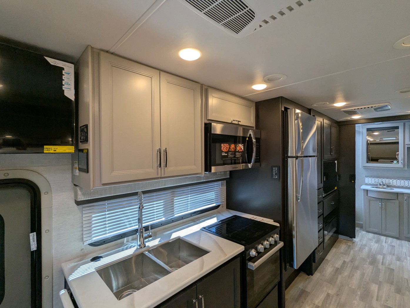 2026 Thor Motor Coach Omni Trail S29 - Image 17