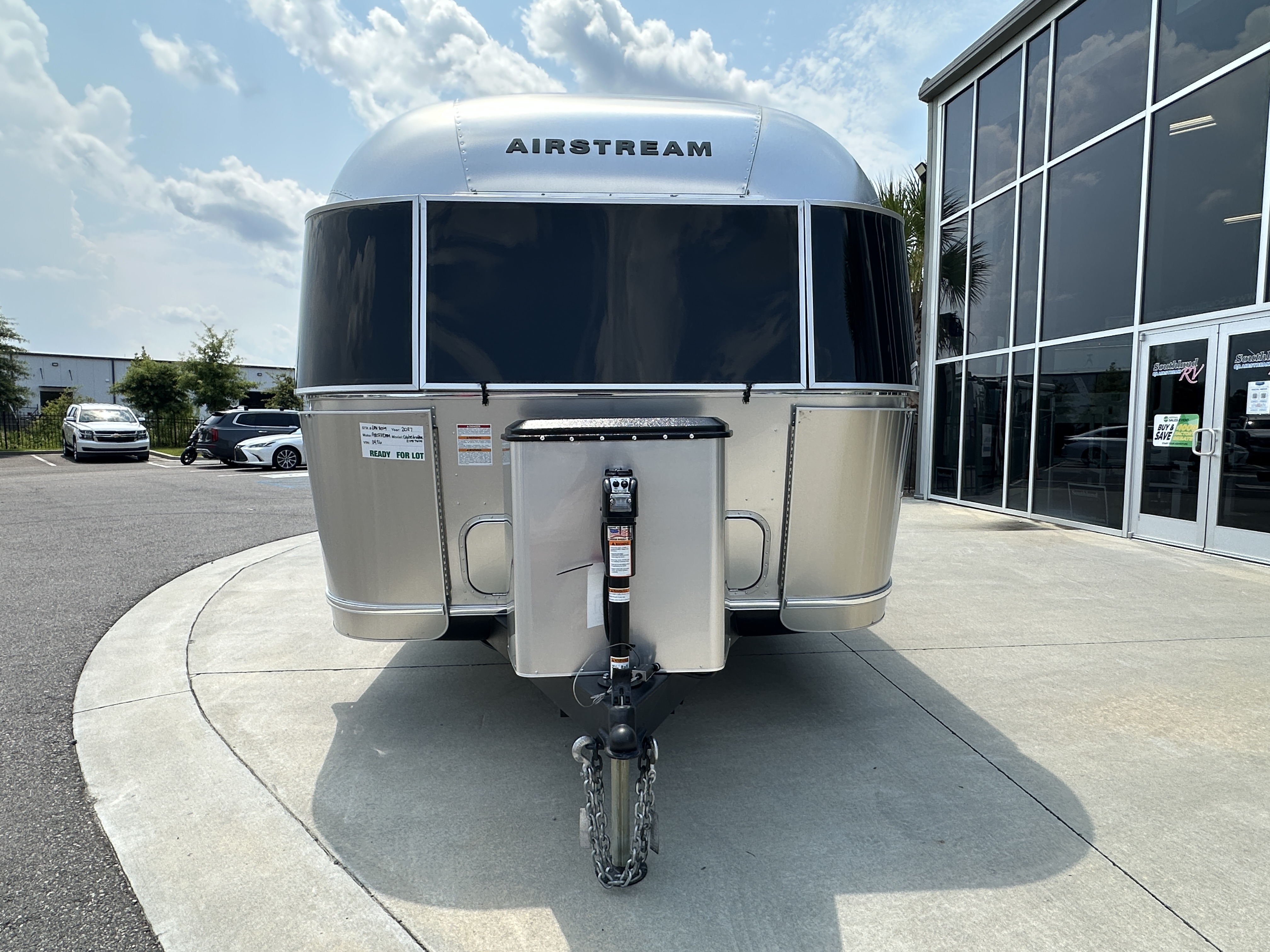 2027 Airstream Globetrotter 27FB Twin - Image 9