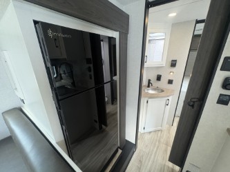 2026 VENTURE RV SPORTTREK STINGER 232VRL - Image 19