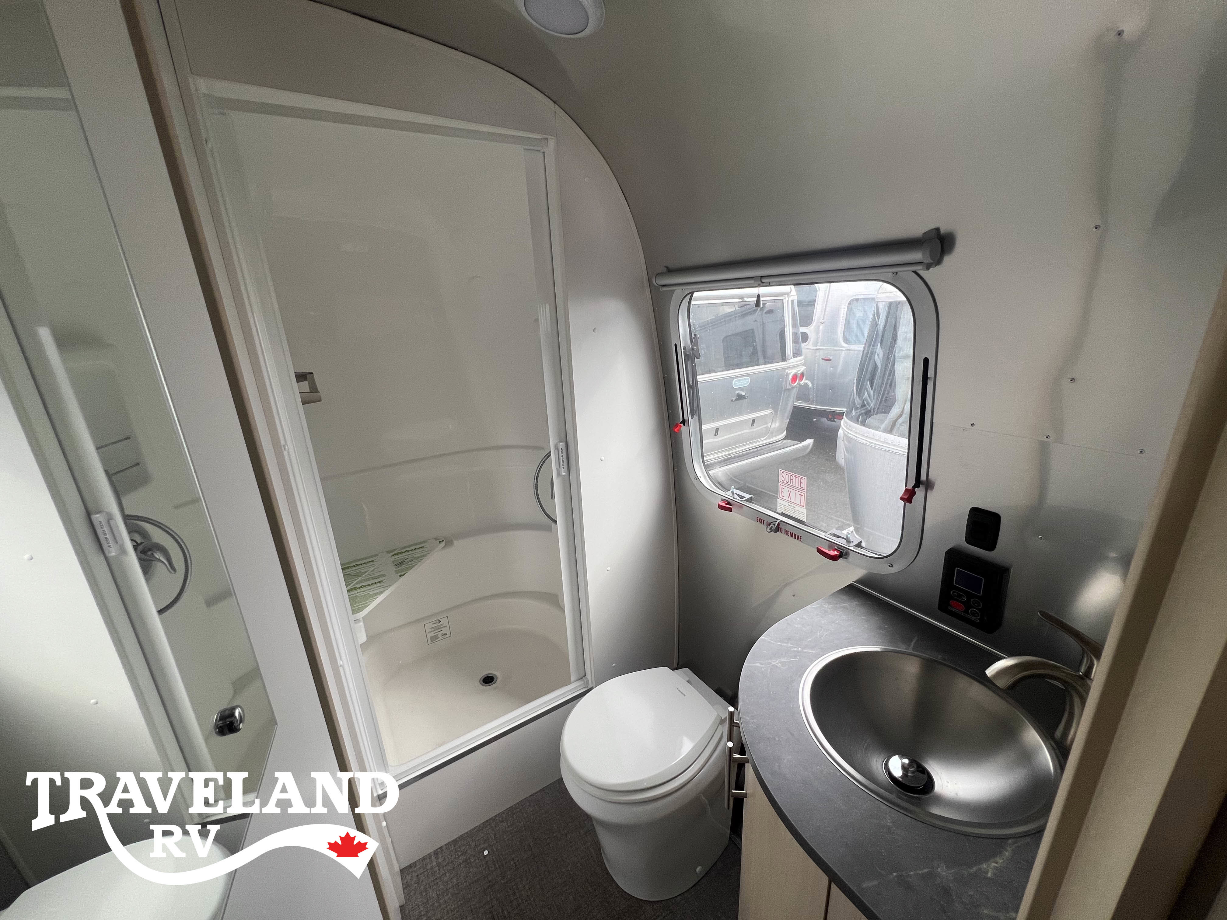 2025 Airstream Flying Cloud 30FB Bunk - Image 23