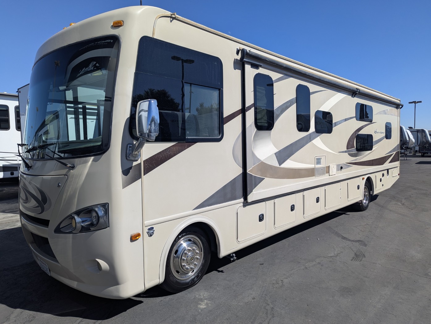 2016 Thor Motor Coach Hurricane 34J - Image 2