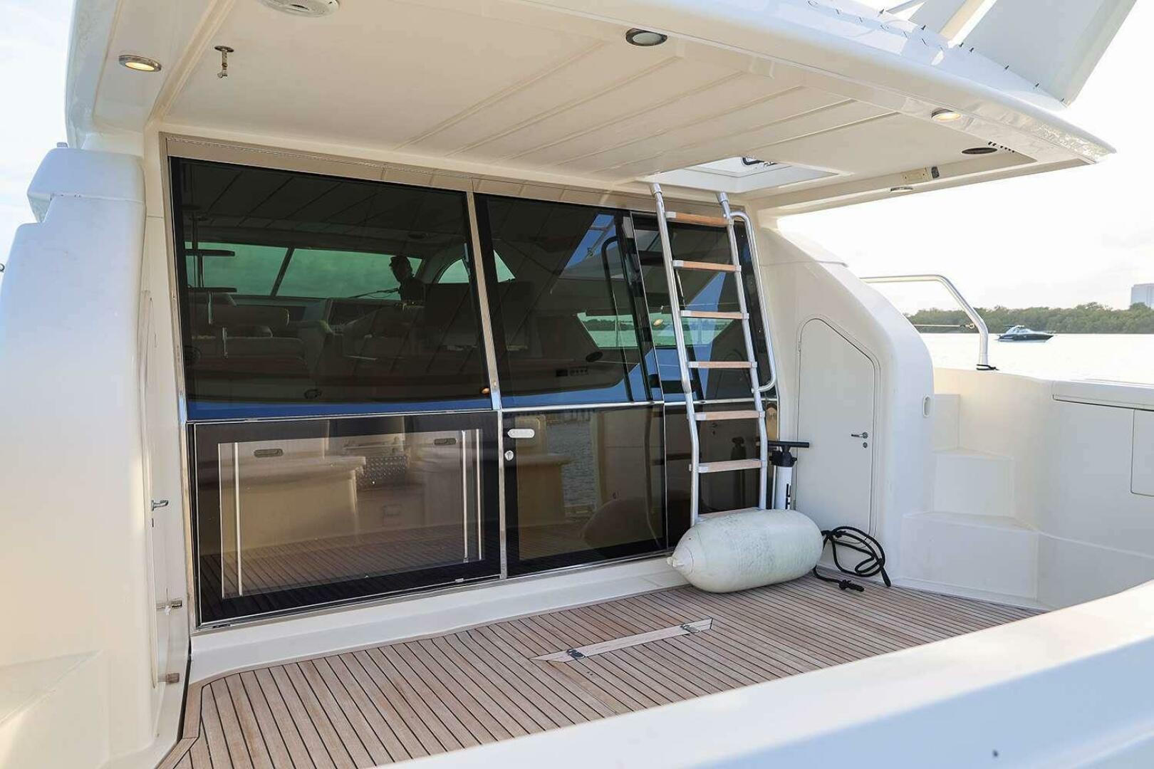1998 Ferretti Yachts 55 Motor Yacht - Image 9